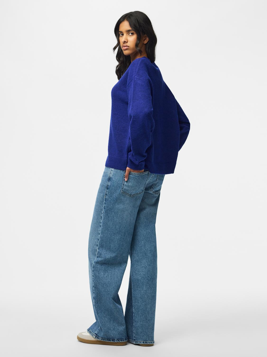 model_shot-back